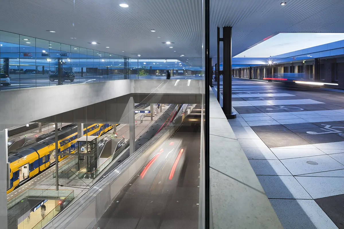 Artikel OV Terminal Breda interieur parkeerdek